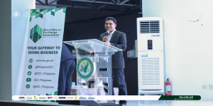 𝐂𝐀𝐏𝐓𝐔𝐑𝐄𝐃 𝐈𝐍 𝐋𝐄𝐍𝐒 | 𝐈𝐍𝐕𝐄𝐒𝐓𝐄𝐃 𝐓𝐀𝐘𝐎